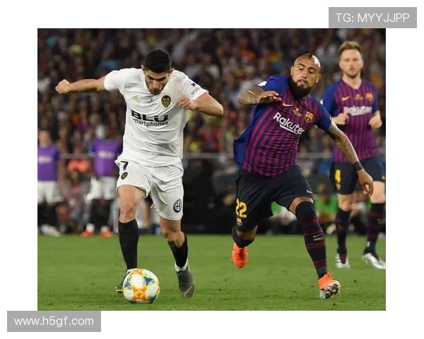 足球明星教你防守技巧视频解析提升你的防守能力与实战水平